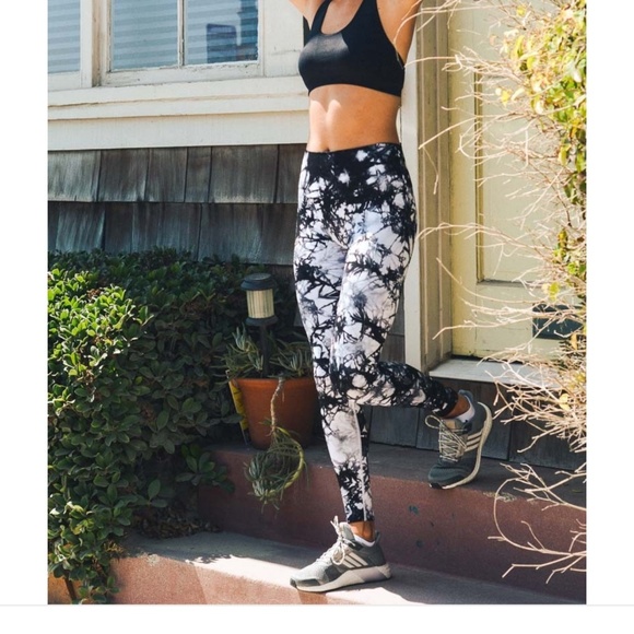 MARBLED BUTTER SOFT LEGGINGS - Picture 4 of 6